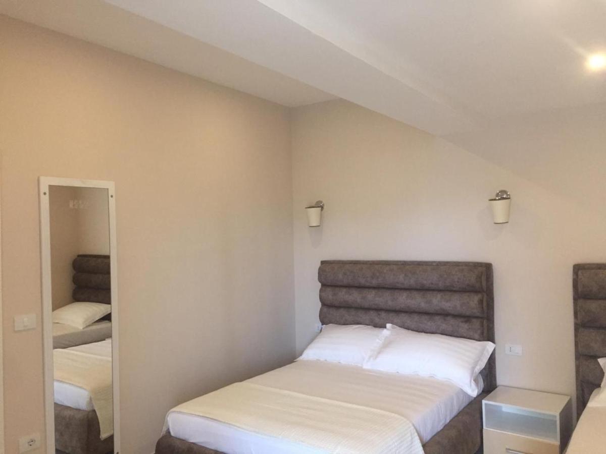 Monte Mare Hotel Vlore Exterior photo