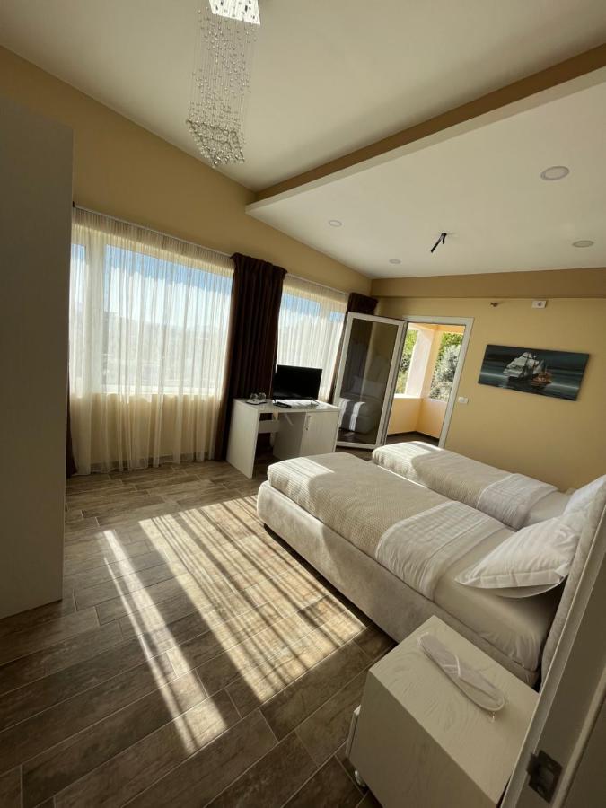 Monte Mare Hotel Vlore Exterior photo