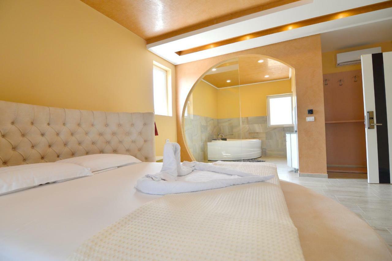 Monte Mare Hotel Vlore Exterior photo